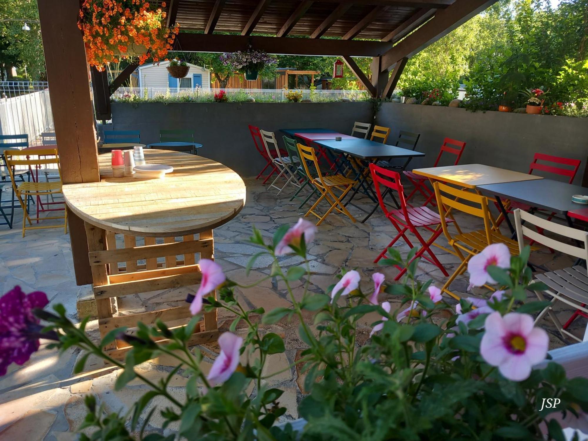 Campsite Mobilhome Les Volets Bleus